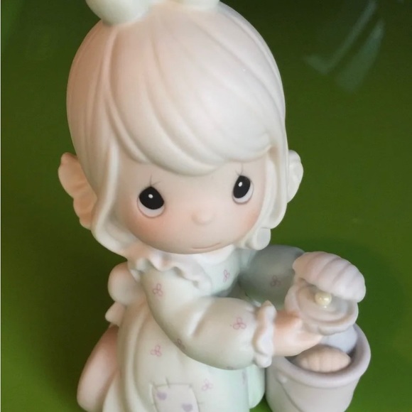 Vintage Precious Moments Figurine “ It is No Secret What God Can Do” - Picture 6 of 7